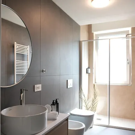 Prestige Main - Just 30 Seconds Walk To Bernina Express * Tirano