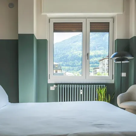 Prestige Main - Just 30 Seconds Walk To Bernina Express *