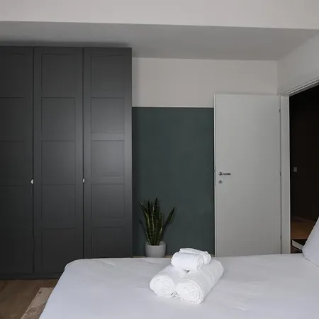 Prestige Main - Just 30 Seconds Walk To Bernina Express Appartamento *