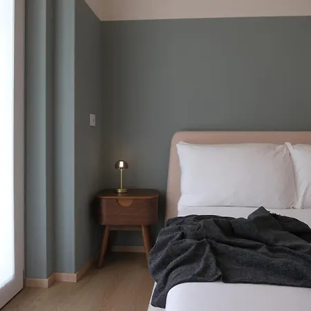 Prestige Main - Just 30 Seconds Walk To Bernina Express Appartamento *